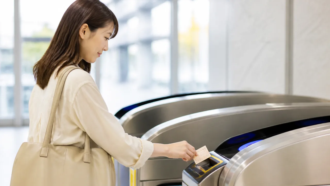 新幹線は違う駅から乗ることができる？切符の扱いと注意点を解説